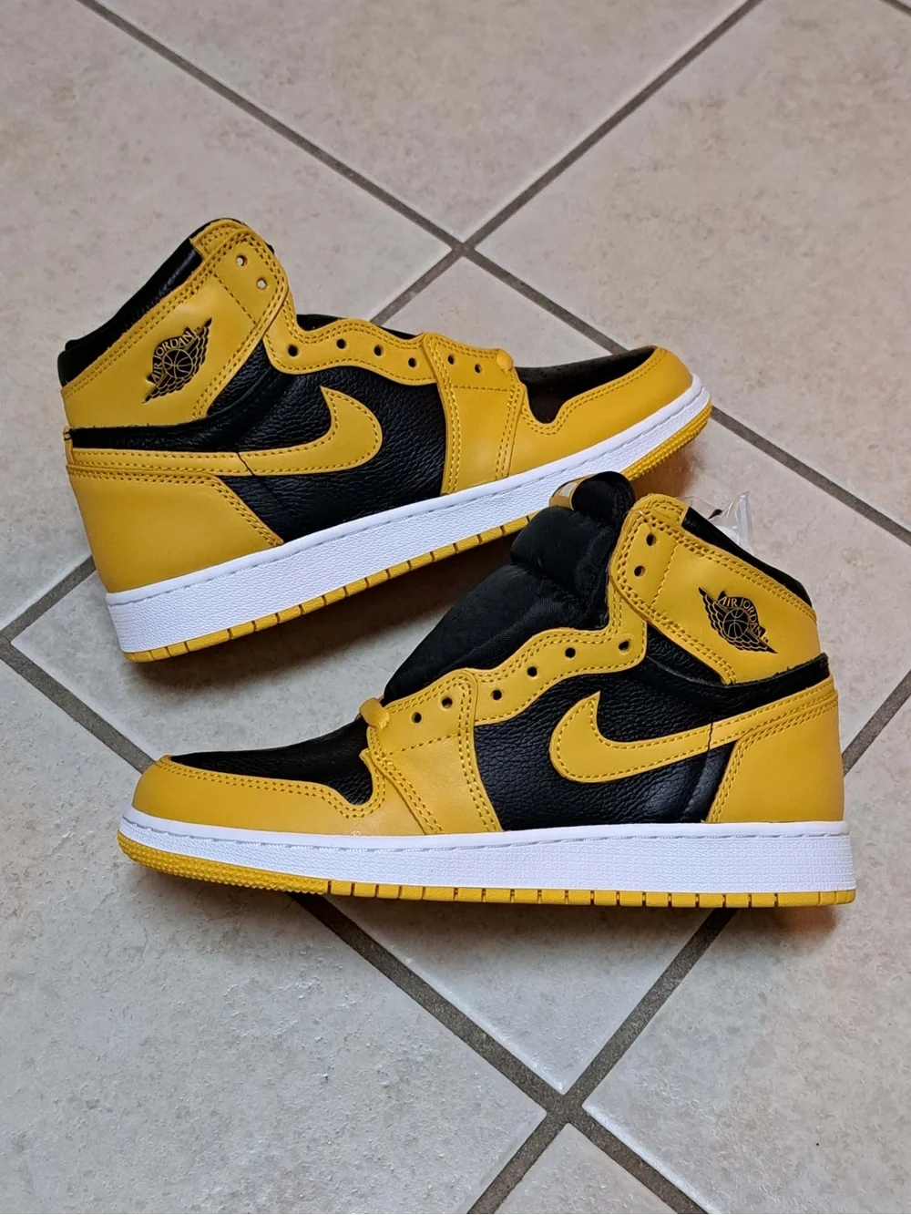 Jordan 1 Retro High OG GS 'Pollen' (2021) - Big Kids Size 7Y / Women's size 8.5